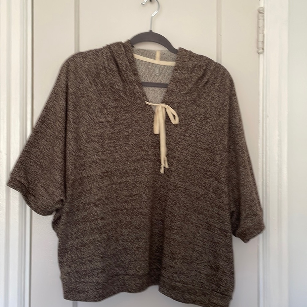 Short sleeve hoodie